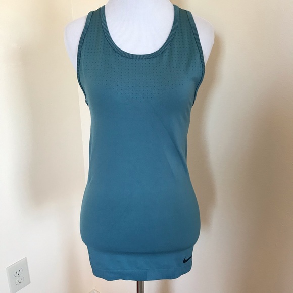 NWT Nike Women’s Training Tank - Picture 2 of 8